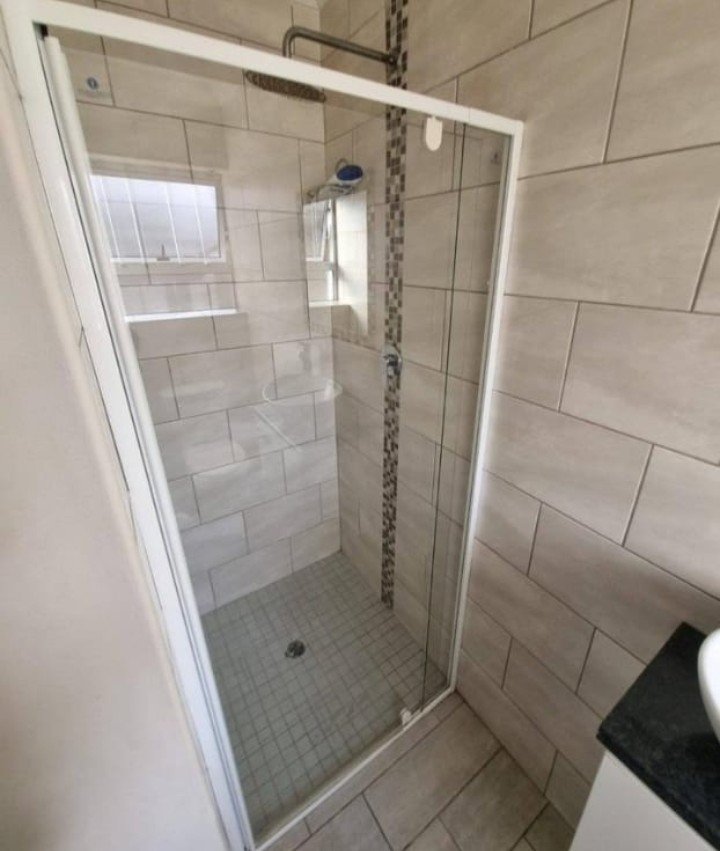 To Let 3 Bedroom Property for Rent in Wavecrest Eastern Cape